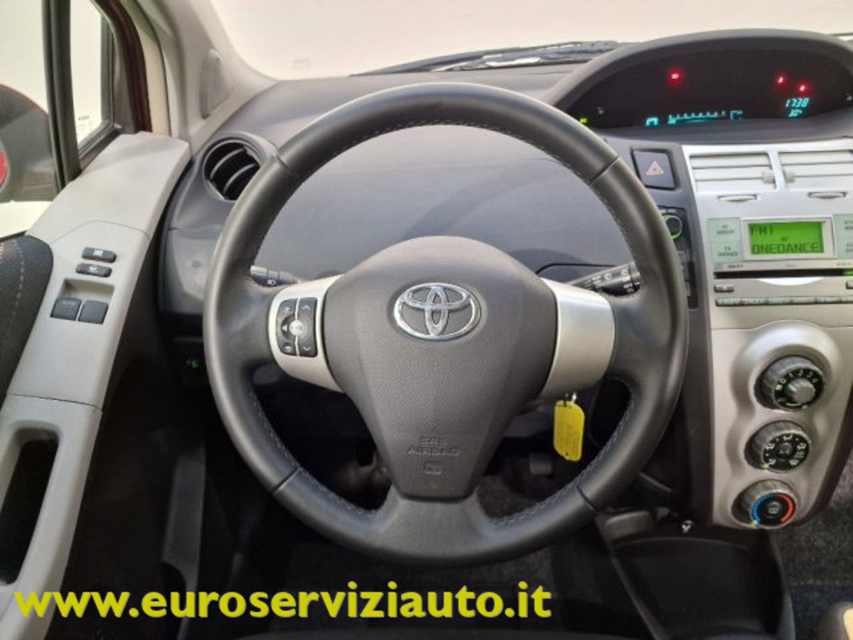 Toyota Yaris 1.3 5 porte Sol (16)