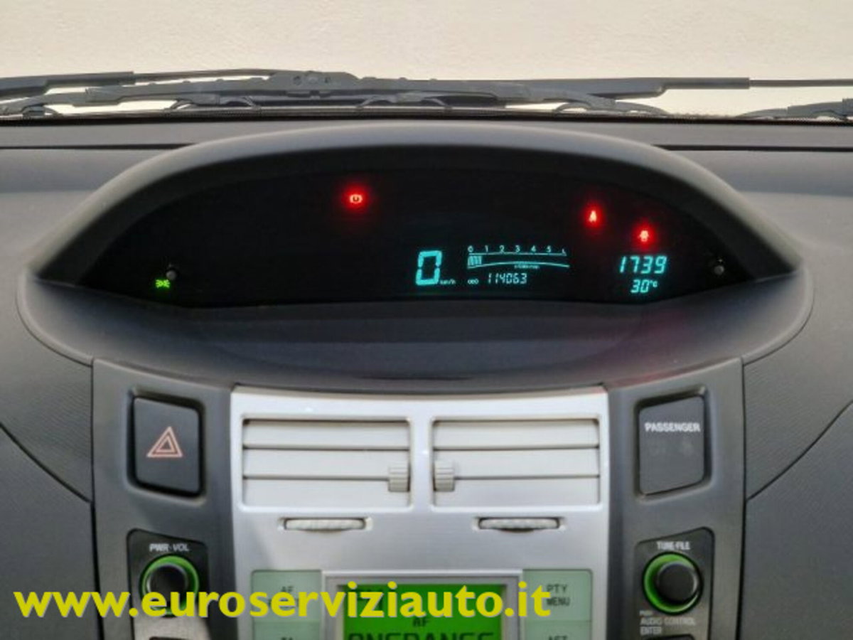 Toyota Yaris 1.3 5 porte Sol (17)