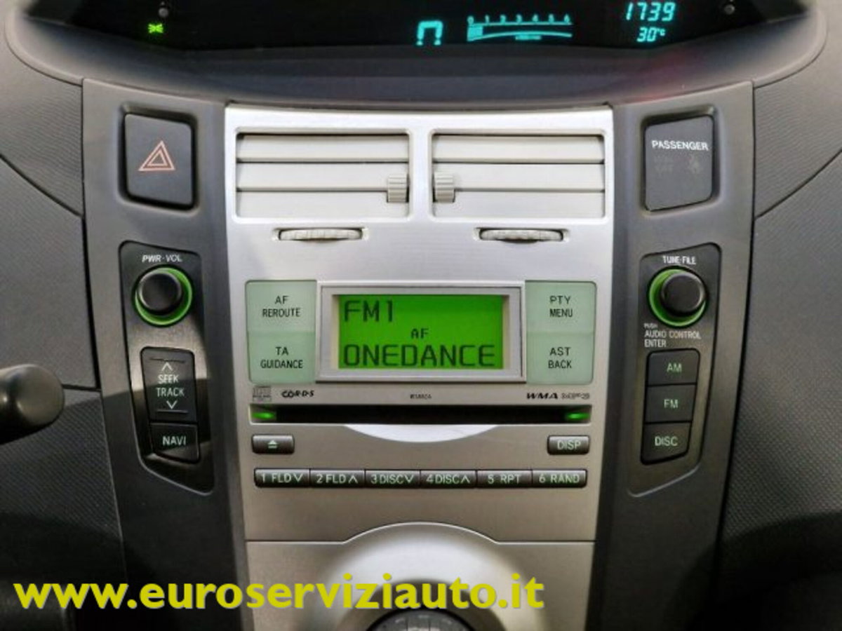 Toyota Yaris 1.3 5 porte Sol (18)