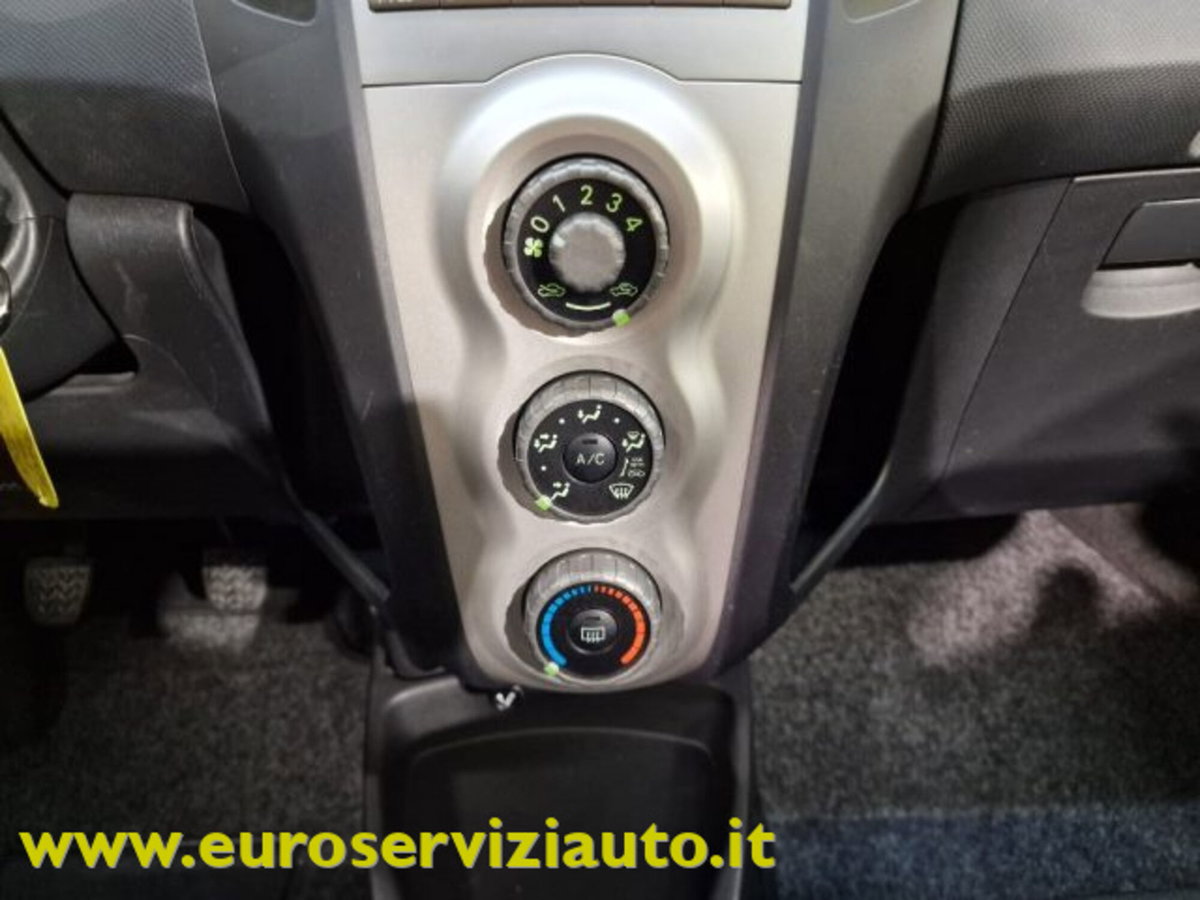 Toyota Yaris 1.3 5 porte Sol (19)