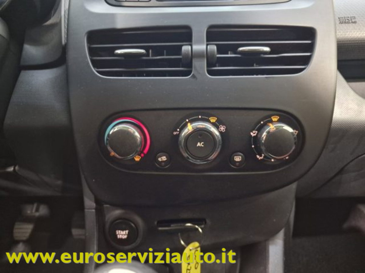 Renault Clio 1.2 75CV 5 porte Wave (18)