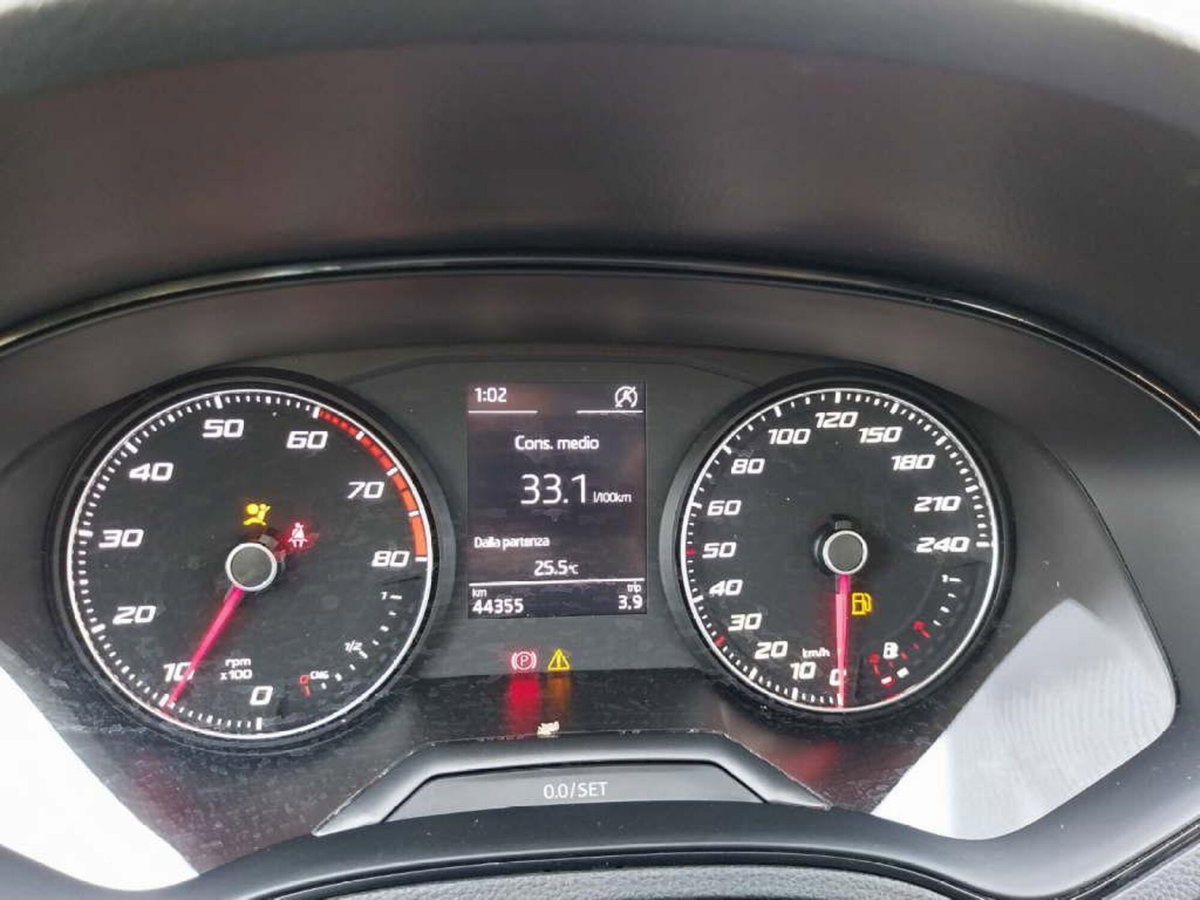 SEAT Ibiza 1.0 TGI 5 porte Reference (9)