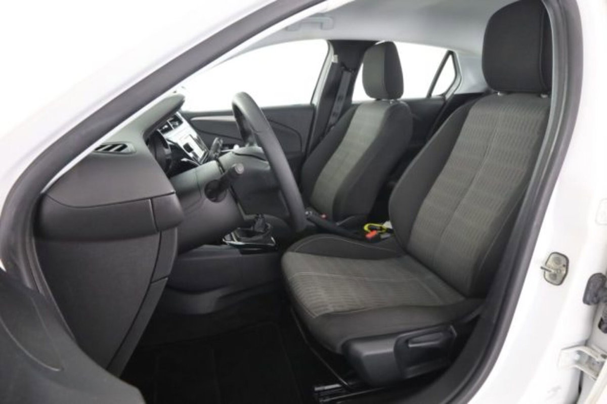 Opel Corsa 1.2 100 CV Edition (2)