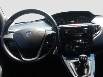 Lancia Ypsilon 1.2 69 CV 5 porte Silver (11)