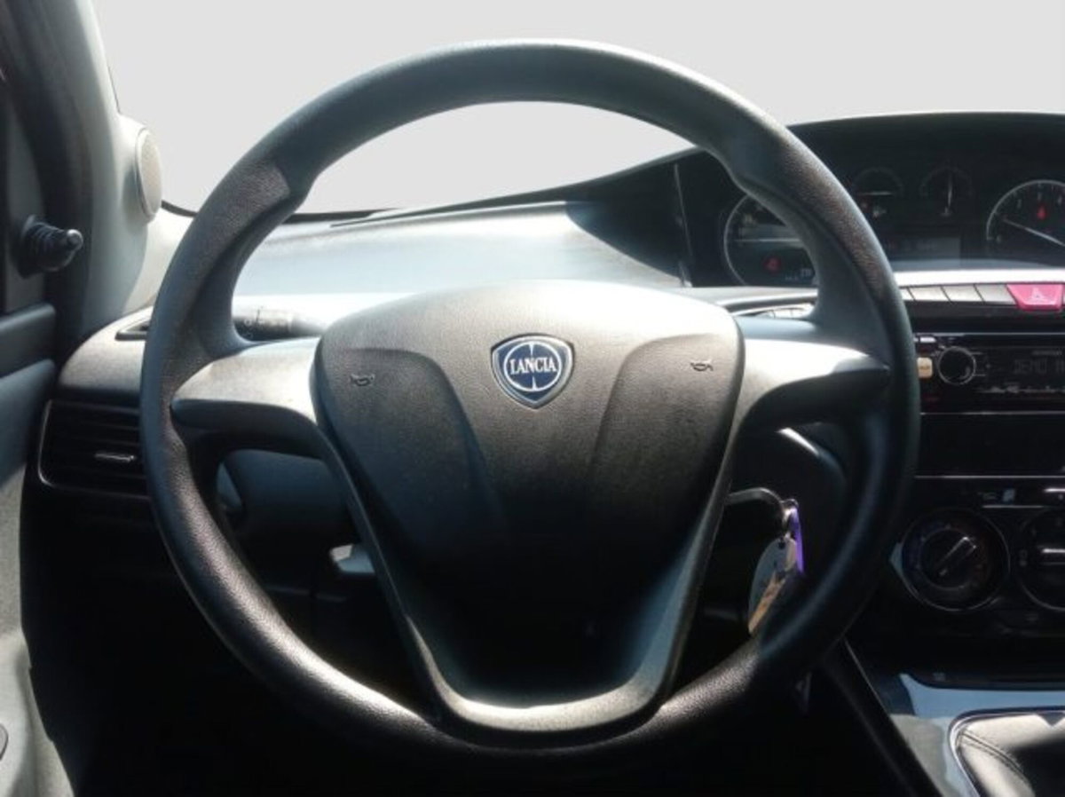 Lancia Ypsilon 1.2 69 CV 5 porte Silver (12)
