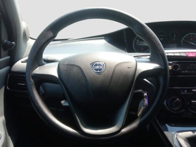 Lancia Ypsilon 1.2 69 CV 5 porte Silver (12)