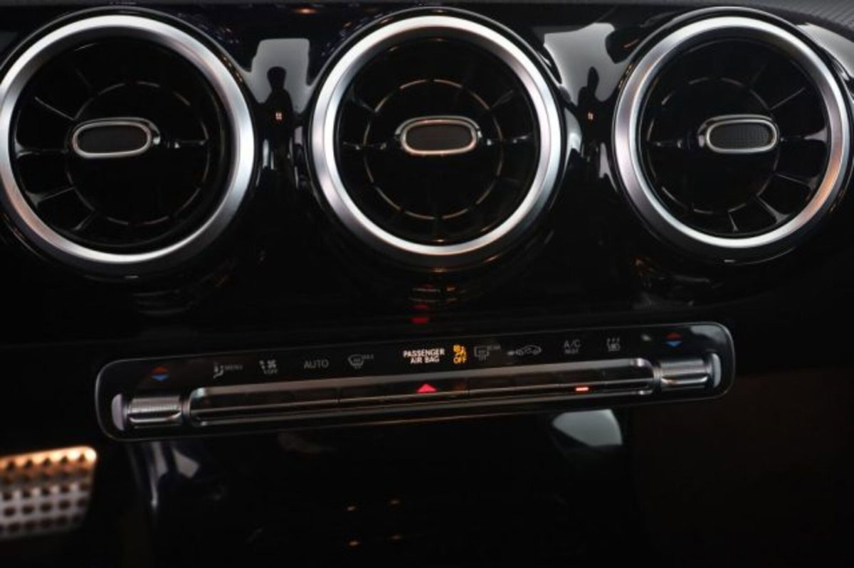 Mercedes-Benz Classe A 250 e Automatic EQ-Power Premium (13)