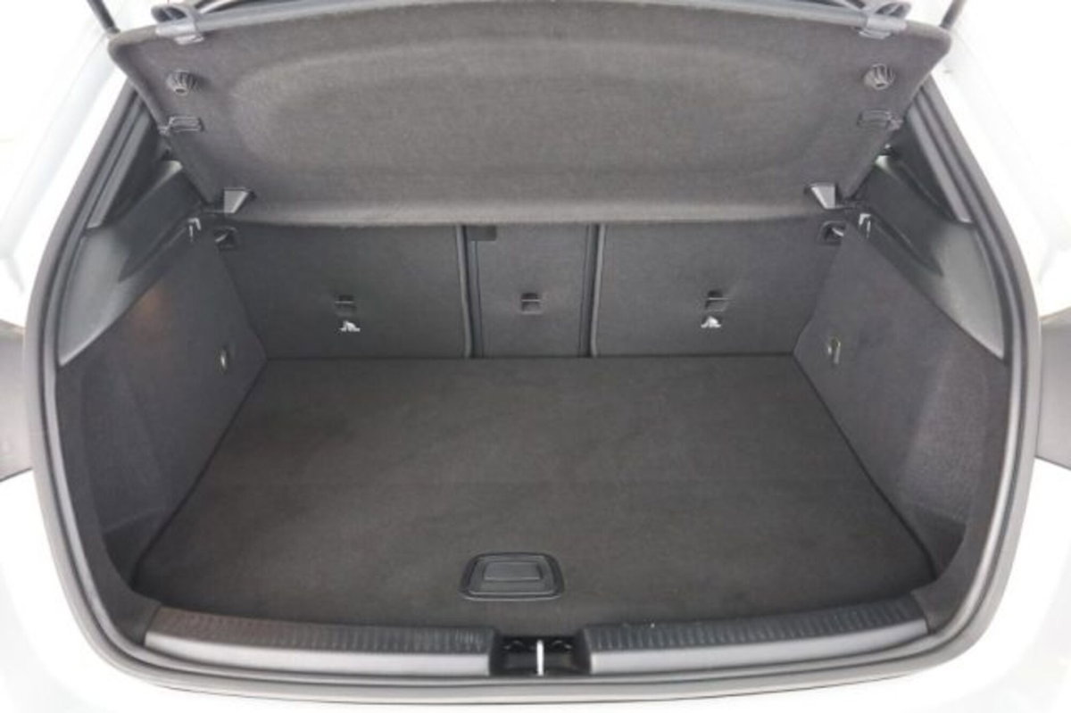 Mercedes-Benz Classe A 250 e Automatic EQ-Power Premium (6)