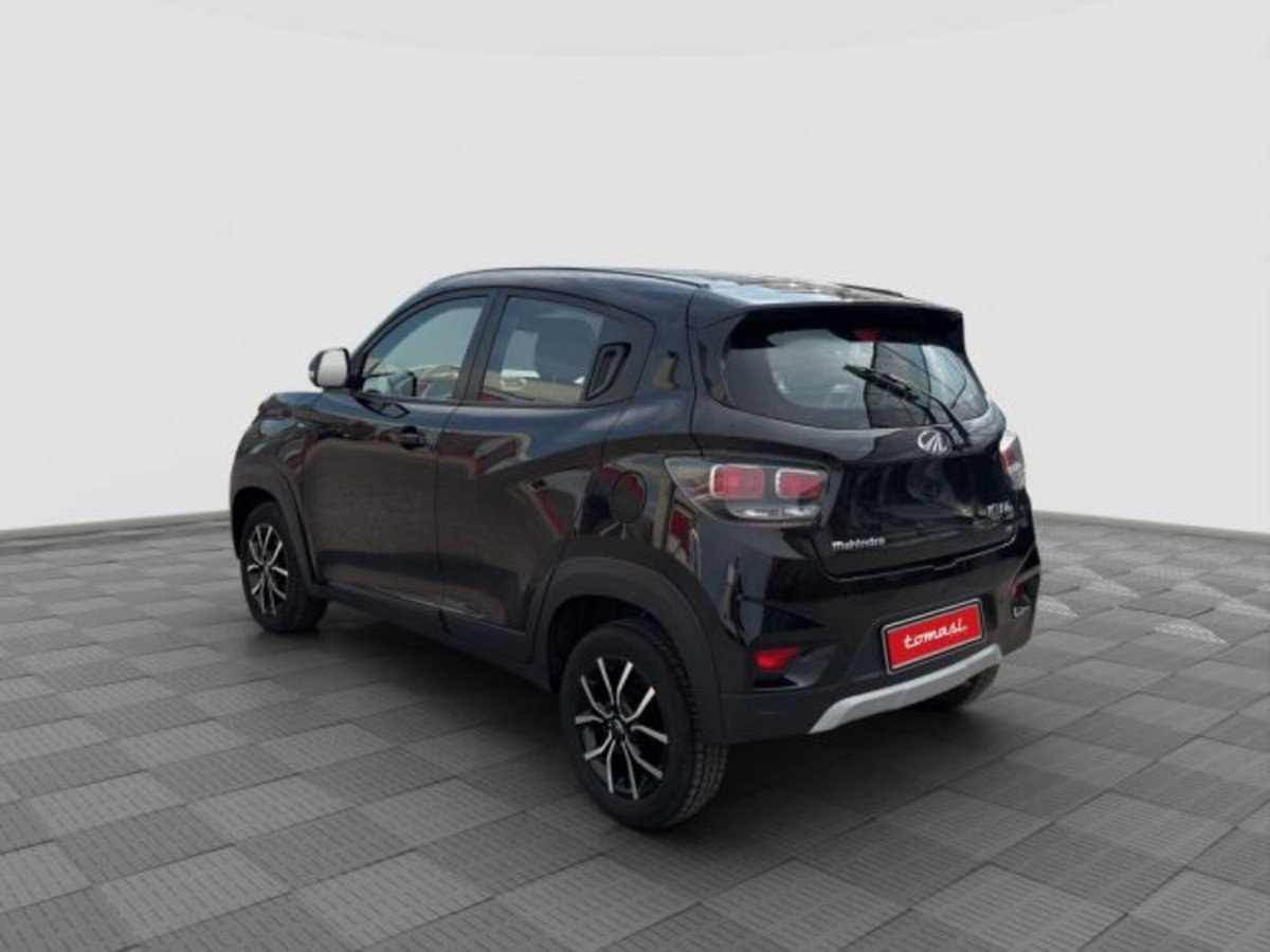 Mahindra KUV100 1.2 K8 (3)