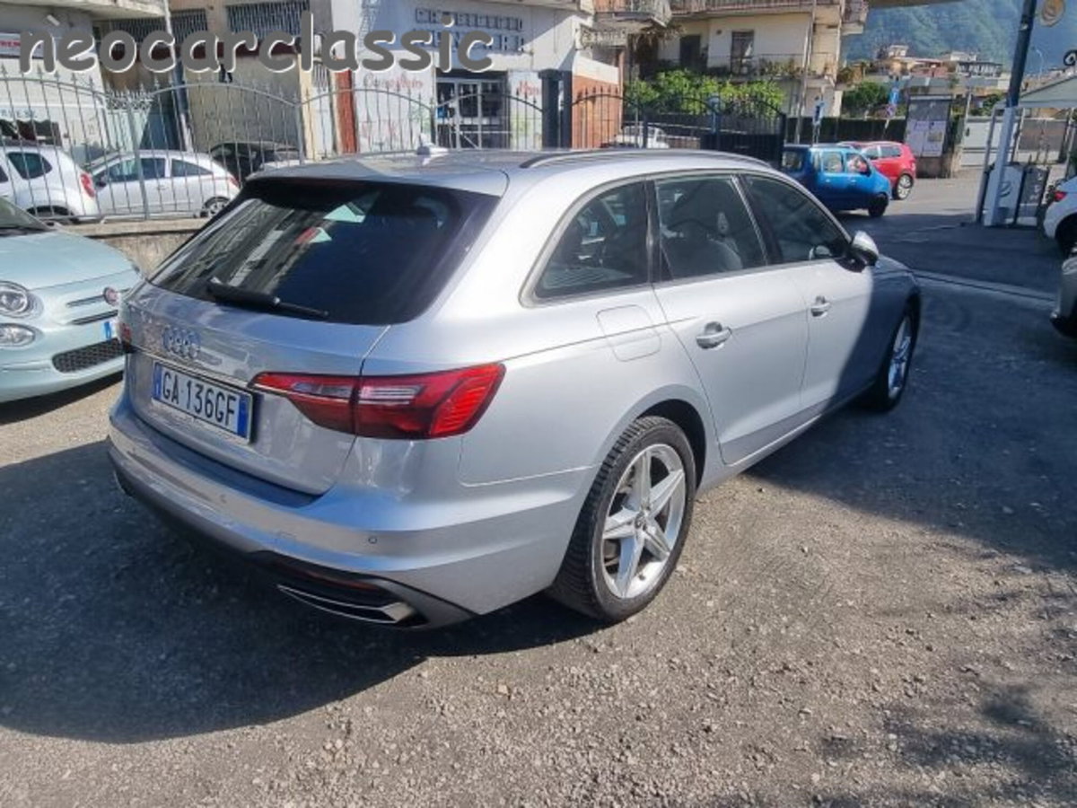 Audi A4 Avant 30 TDI/136 CV S tronic Business Advanced (4)