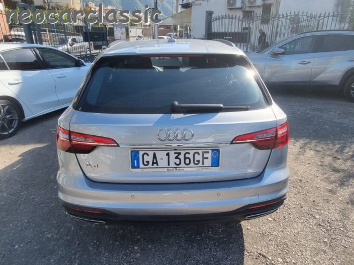 Audi A4 Avant 30 TDI/136 CV S tronic Business Advanced (5)
