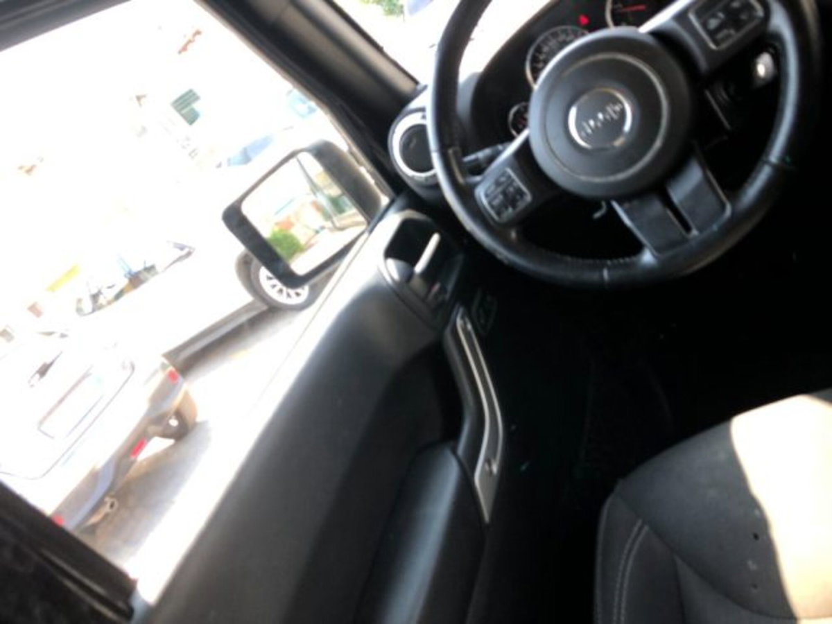 Jeep Wrangler Unlimited 2.8 CRD DPF Rubicon Auto (12)