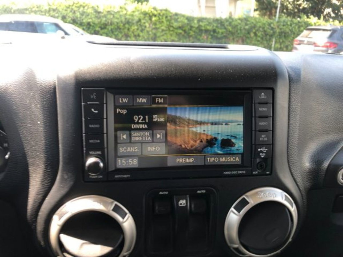 Jeep Wrangler Unlimited 2.8 CRD DPF Rubicon Auto (14)