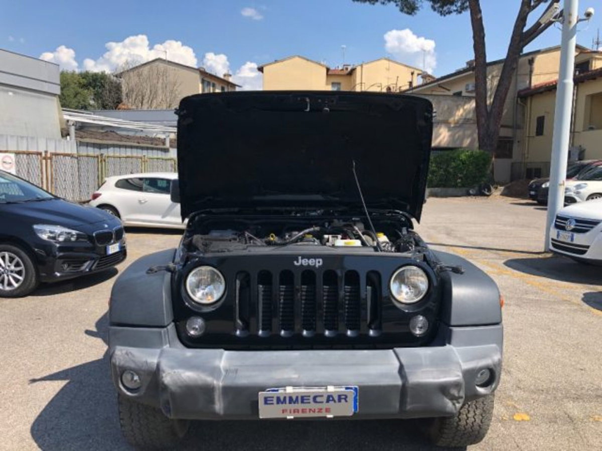 Jeep Wrangler Unlimited 2.8 CRD DPF Rubicon Auto (17)