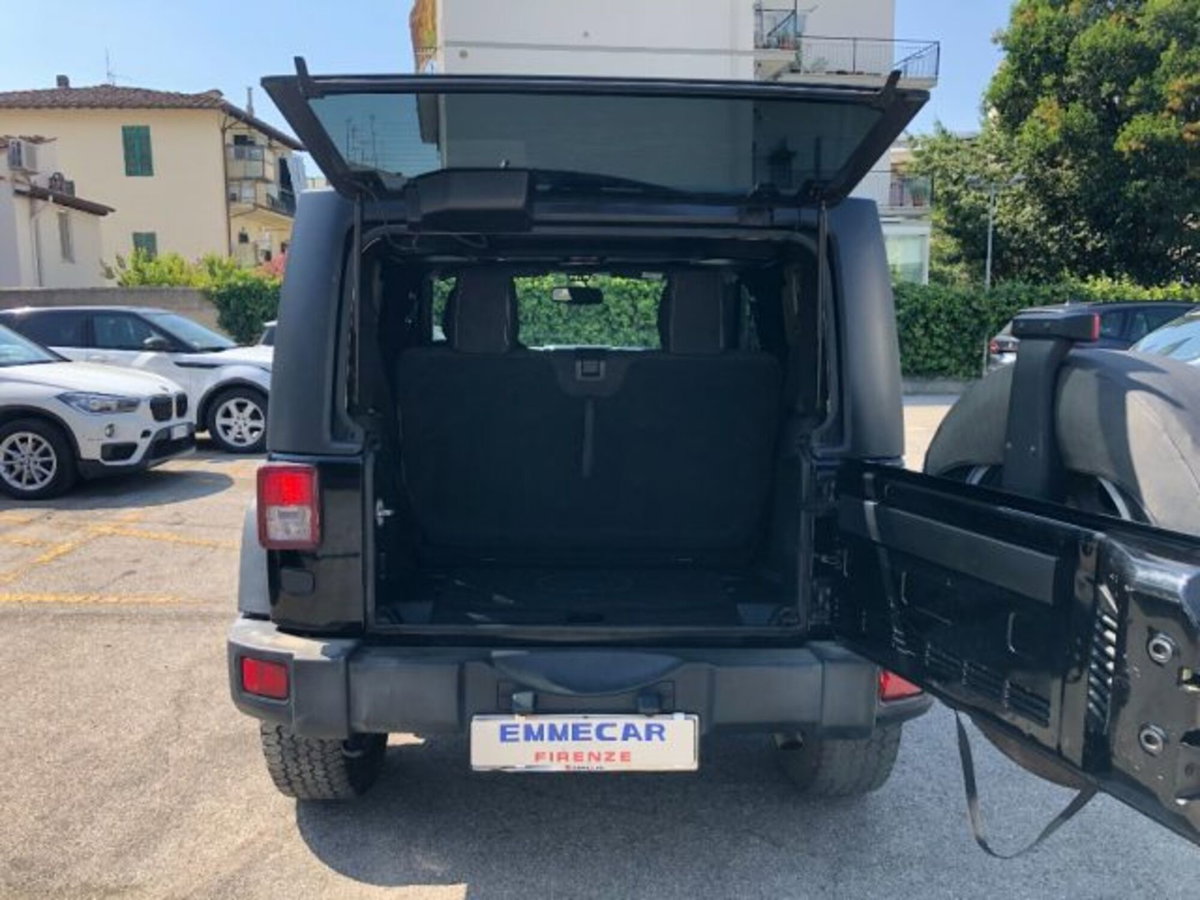 Jeep Wrangler Unlimited 2.8 CRD DPF Rubicon Auto (8)