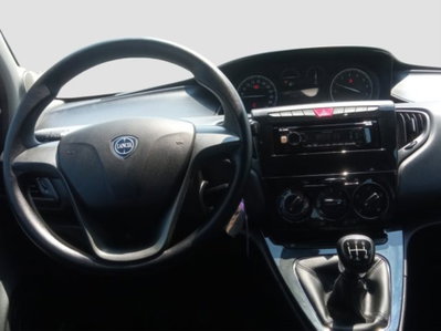 Lancia Ypsilon 1.2 69 CV 5 porte Silver (11)