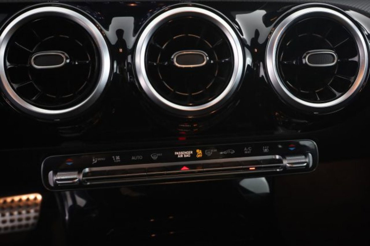 Mercedes-Benz Classe A 250 e Automatic EQ-Power Premium (13)