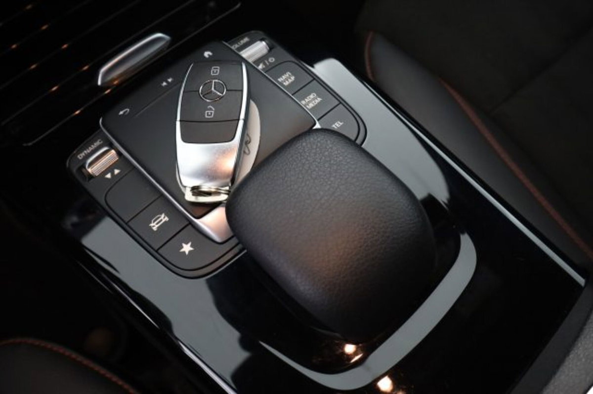 Mercedes-Benz Classe A 250 e Automatic EQ-Power Premium (14)