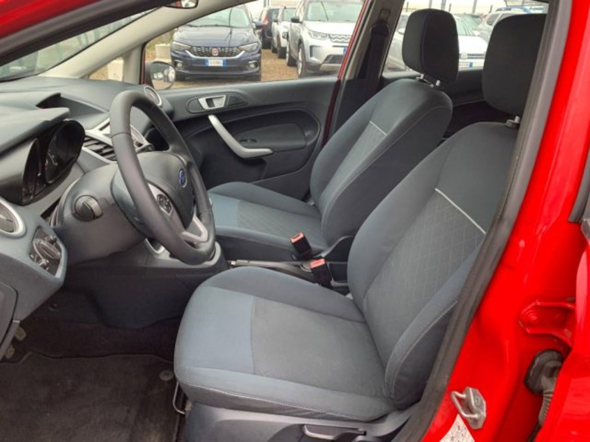 Ford Fiesta 1.4 TDCi 70CV 5 porte Titanium (9)