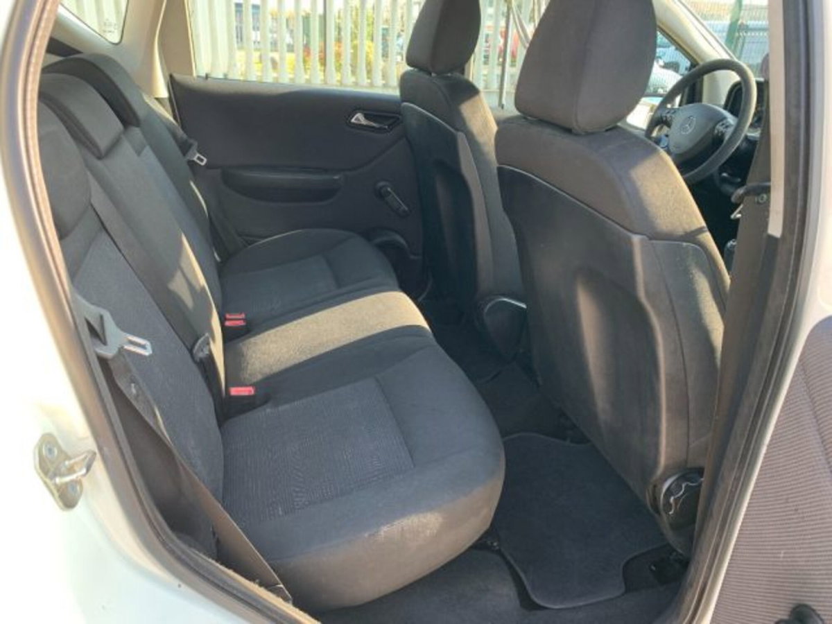 Mercedes-Benz Classe A 160 BlueEFFICIENCY Special Edition (11)
