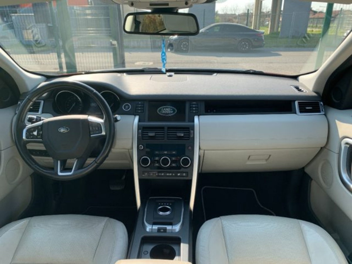 Land Rover Discovery Sport 2.0 TD4 180 CV HSE Luxury (13)