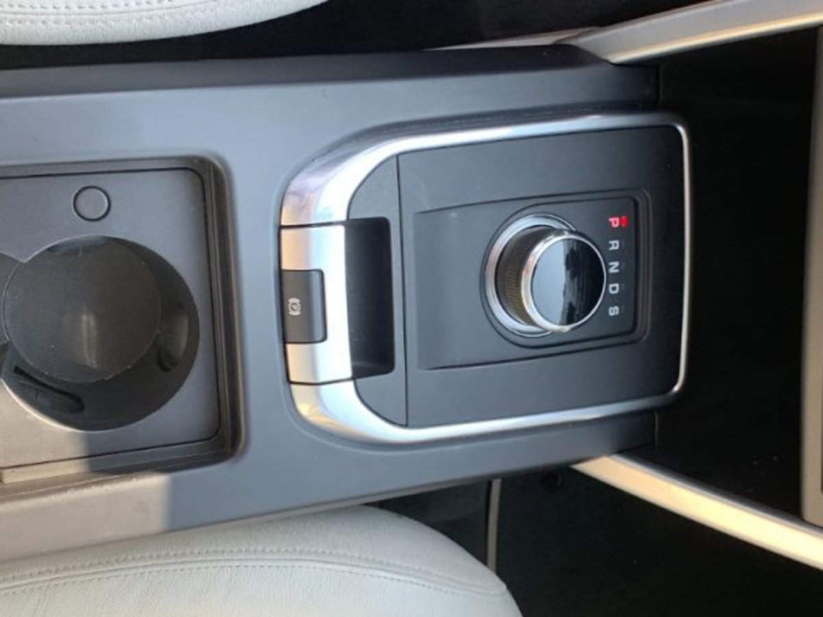Land Rover Discovery Sport 2.0 TD4 180 CV HSE Luxury (18)