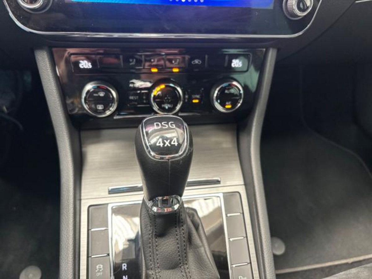Skoda Superb Station Wagon 2.0 TDI EVO 200 CV SCR DSG Wagon 4x4 Style (17)
