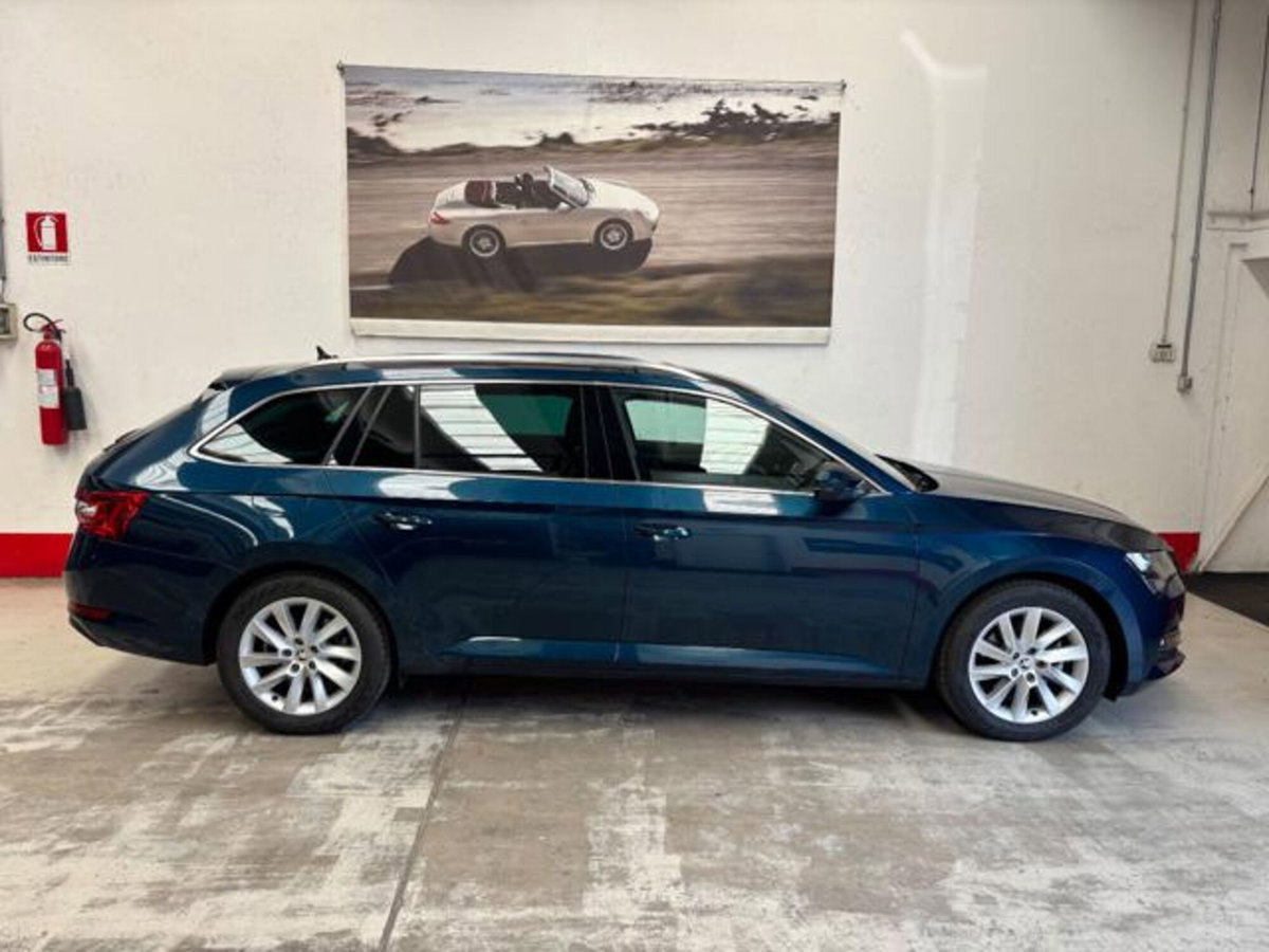 Skoda Superb Station Wagon 2.0 TDI EVO 200 CV SCR DSG Wagon 4x4 Style (2)