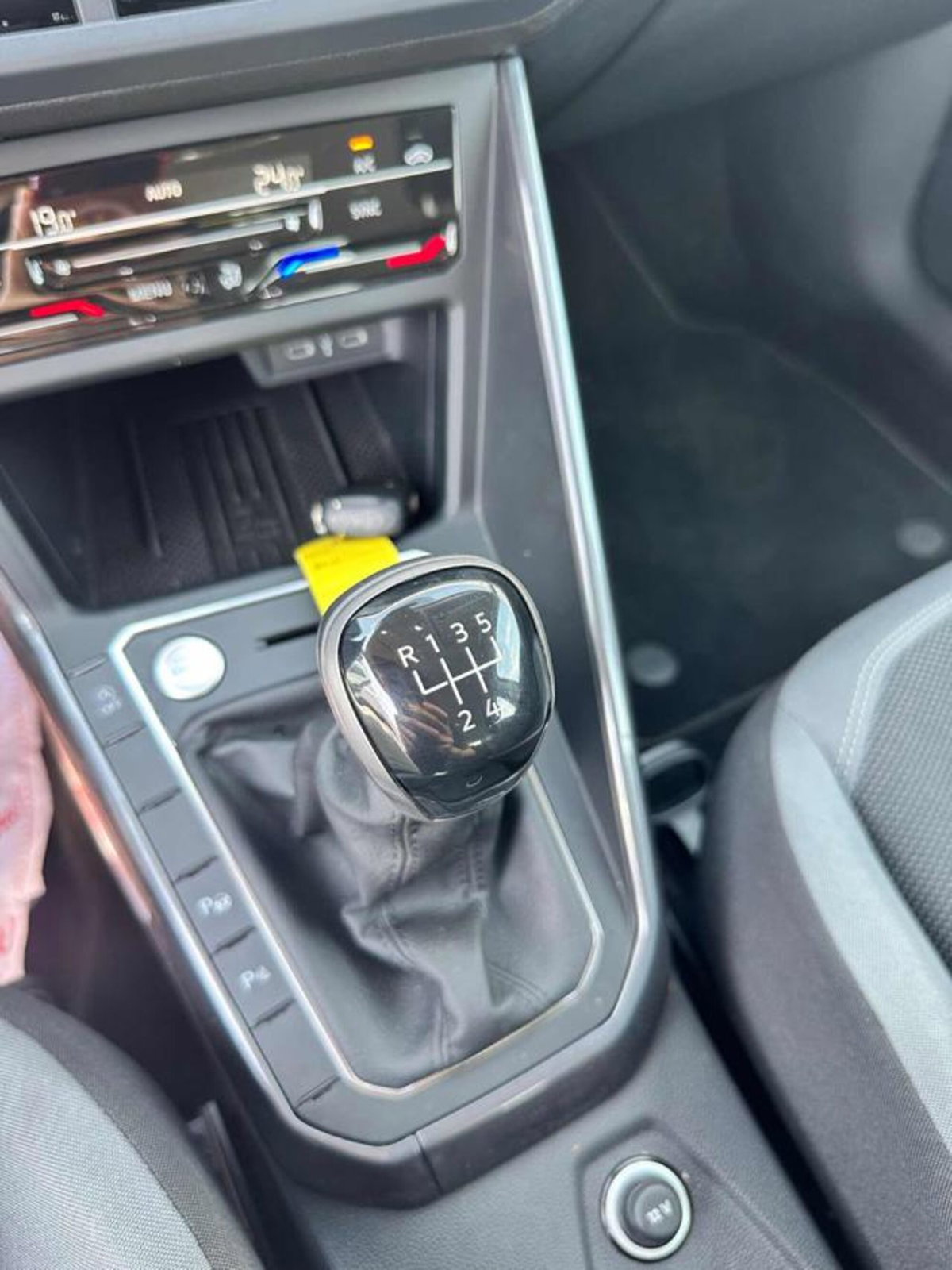 Volkswagen Polo 1.0 tsi Style 95cv (11)