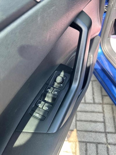 Volkswagen Polo 1.0 tsi Style 95cv (6)