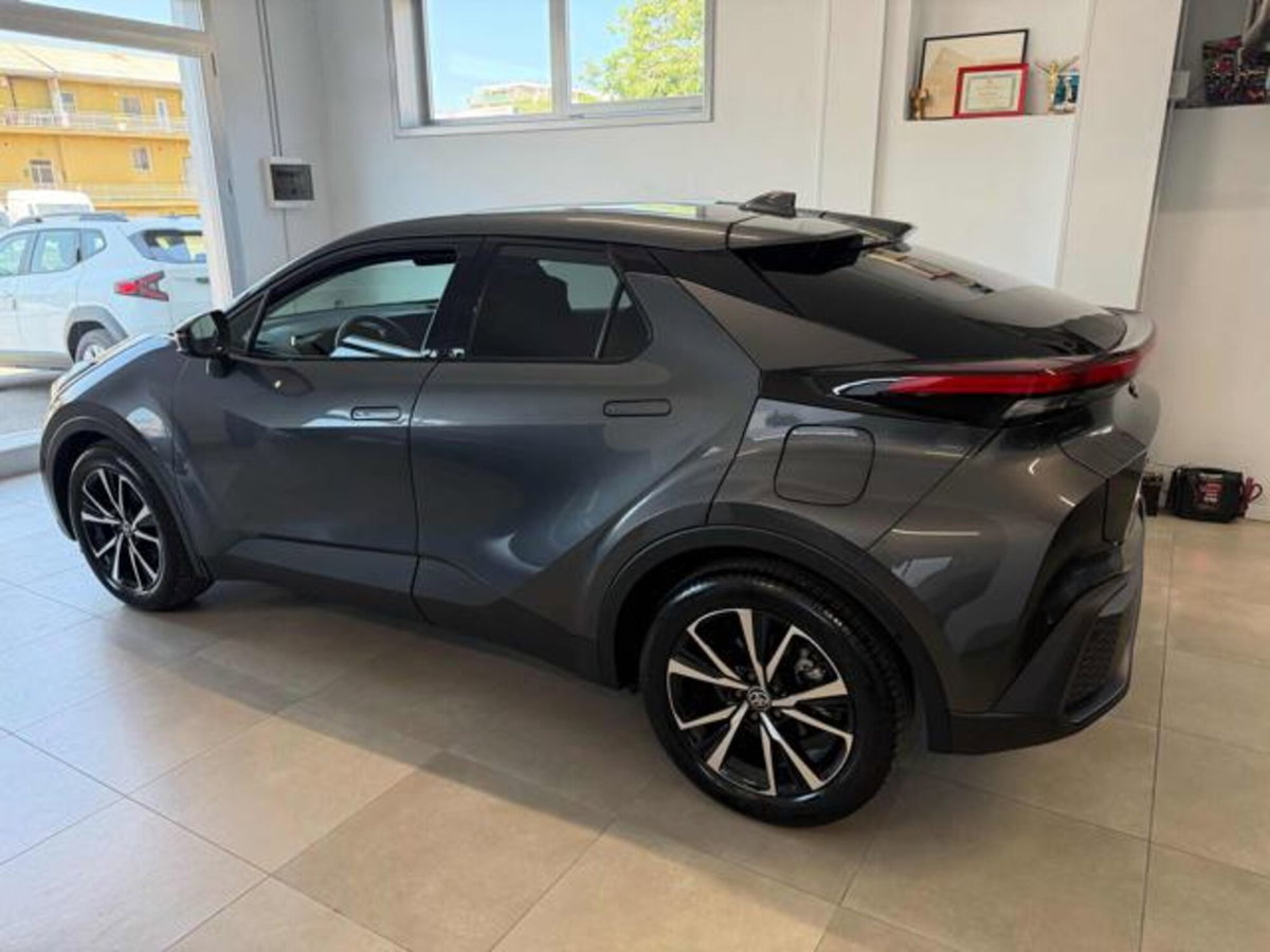 Toyota Toyota C-HR 1.8 hv Lounge fwd e-cvt (6)
