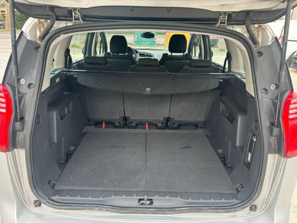 Peugeot 5008 1.6 HDi 110CV Tecno (10)