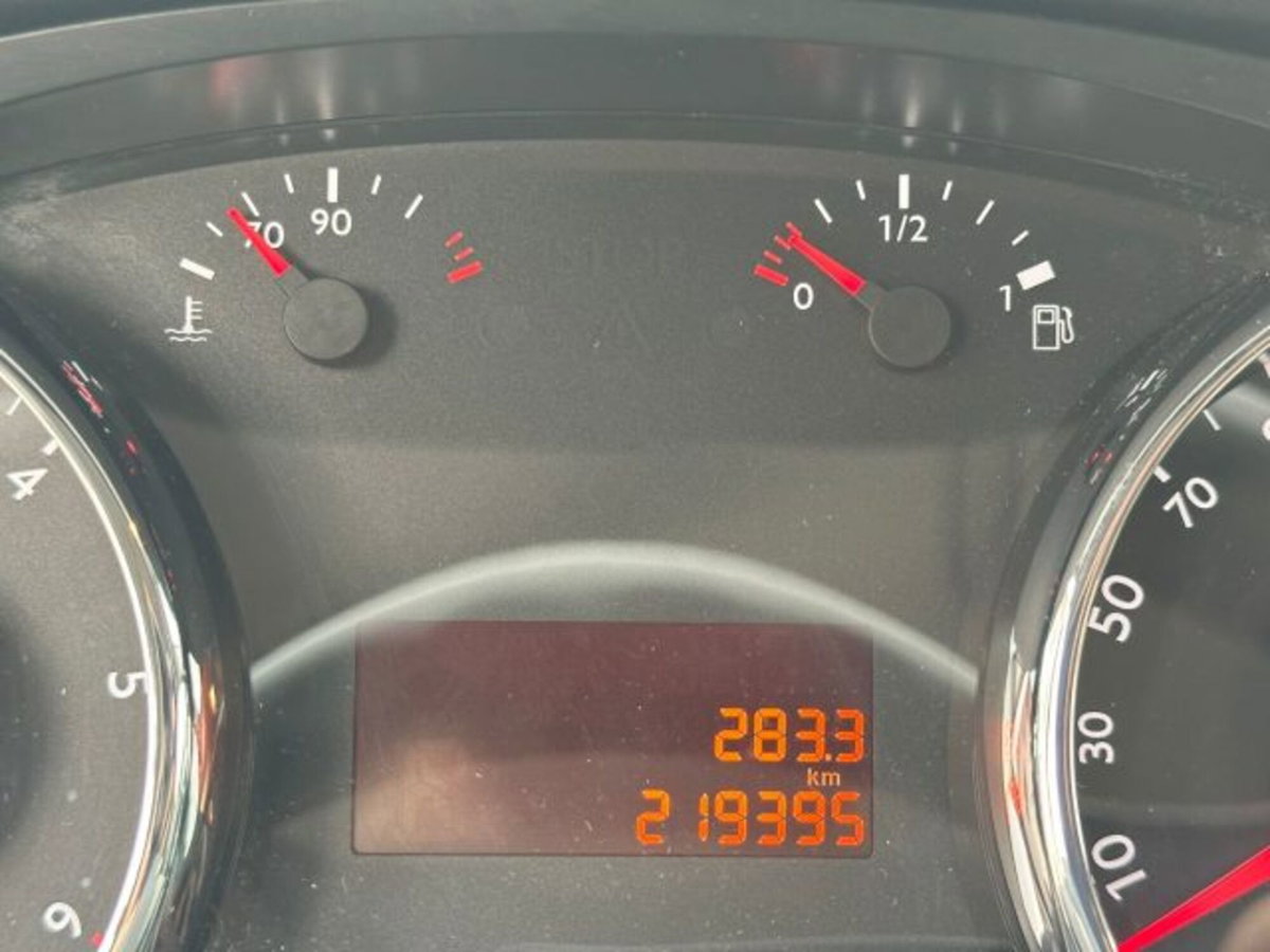 Peugeot 5008 1.6 HDi 110CV Tecno (11)
