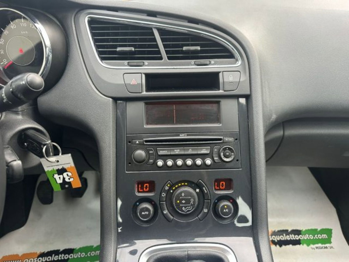 Peugeot 5008 1.6 HDi 110CV Tecno (12)