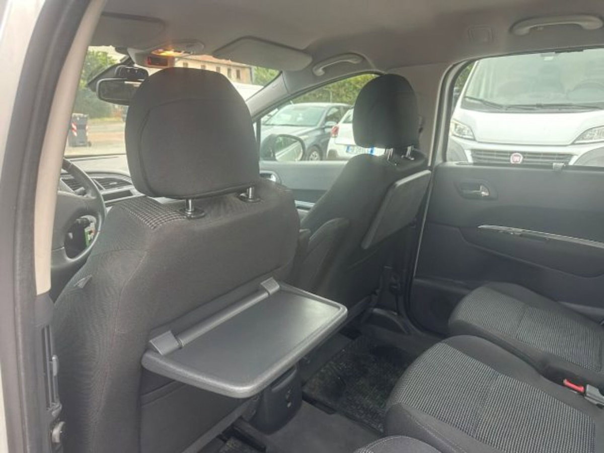 Peugeot 5008 1.6 HDi 110CV Tecno (13)