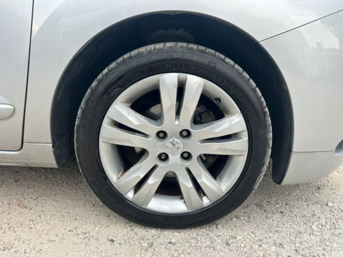 Peugeot 5008 1.6 HDi 110CV Tecno (14)
