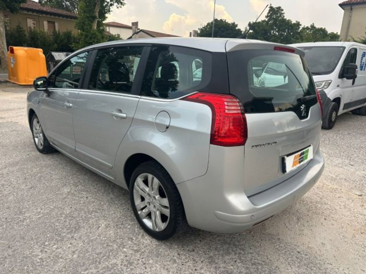 Peugeot 5008 1.6 HDi 110CV Tecno (19)