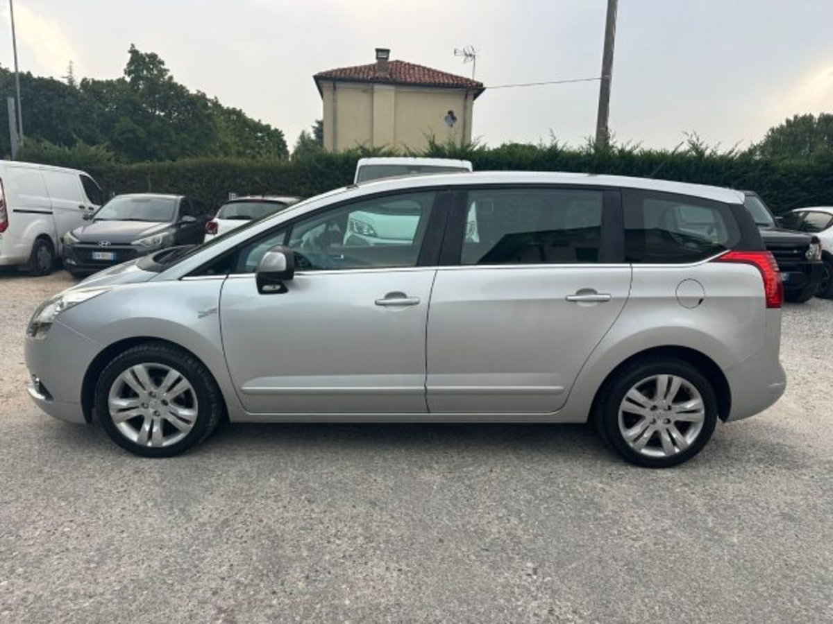 Peugeot 5008 1.6 HDi 110CV Tecno (2)