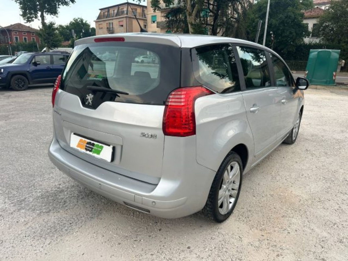 Peugeot 5008 1.6 HDi 110CV Tecno (4)