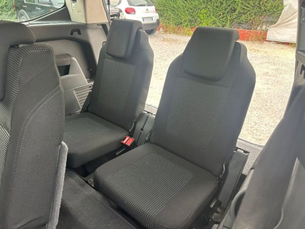 Peugeot 5008 1.6 HDi 110CV Tecno (8)