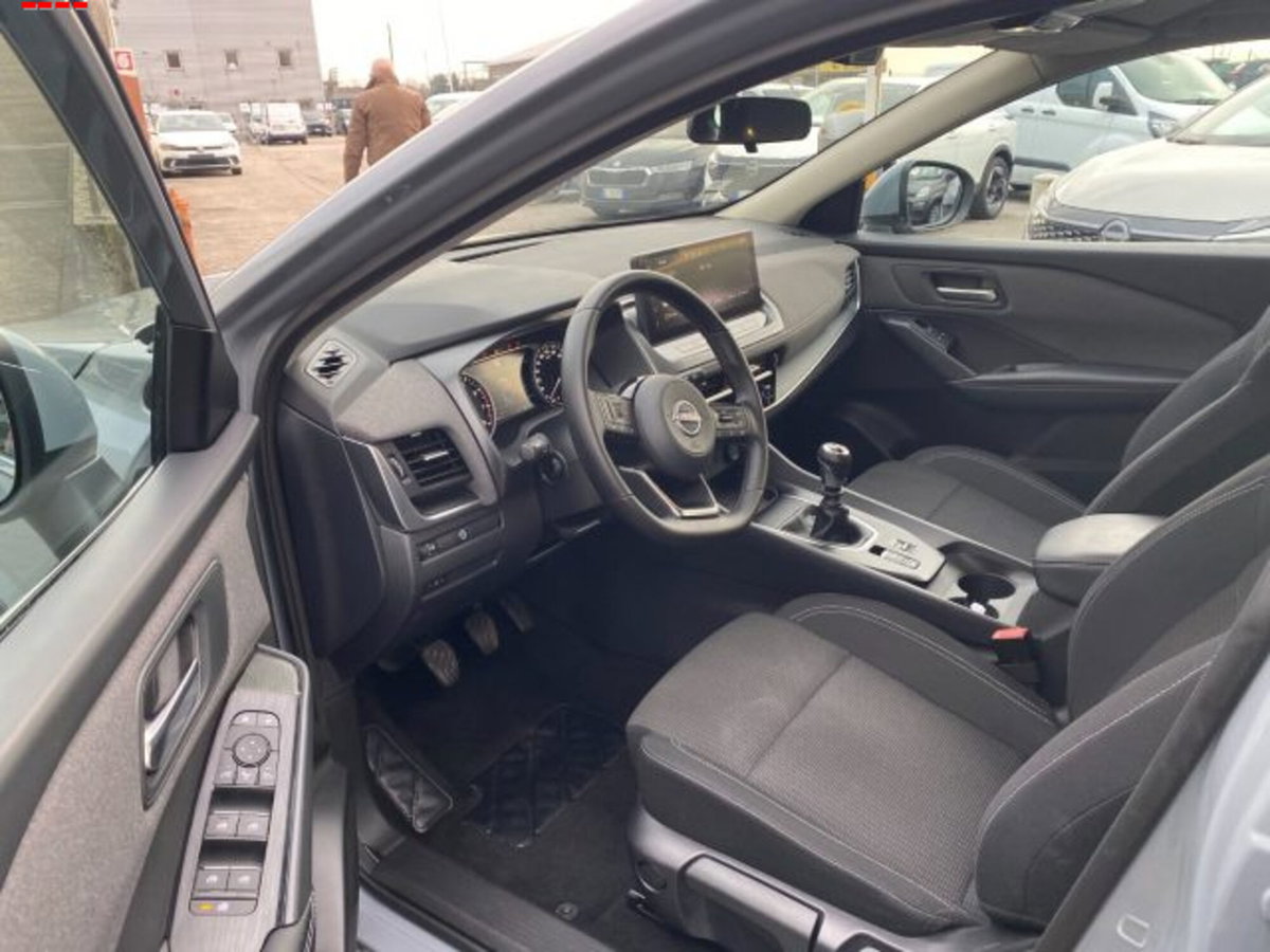 Nissan Qashqai 1.3 mhev Acenta 2wd 140cv (8)