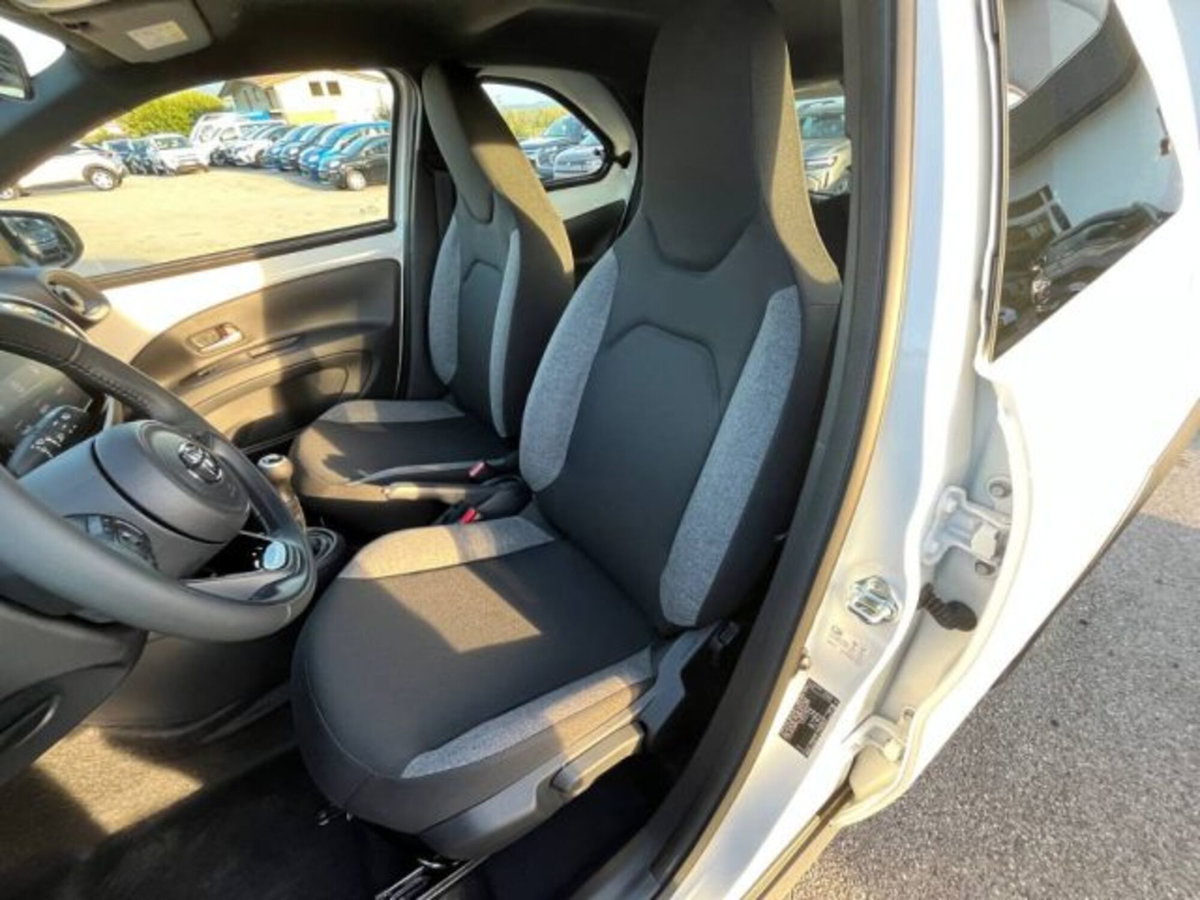 Toyota Aygo X 1.0 VVT-i 72 CV 5 porte Limited Air (11)