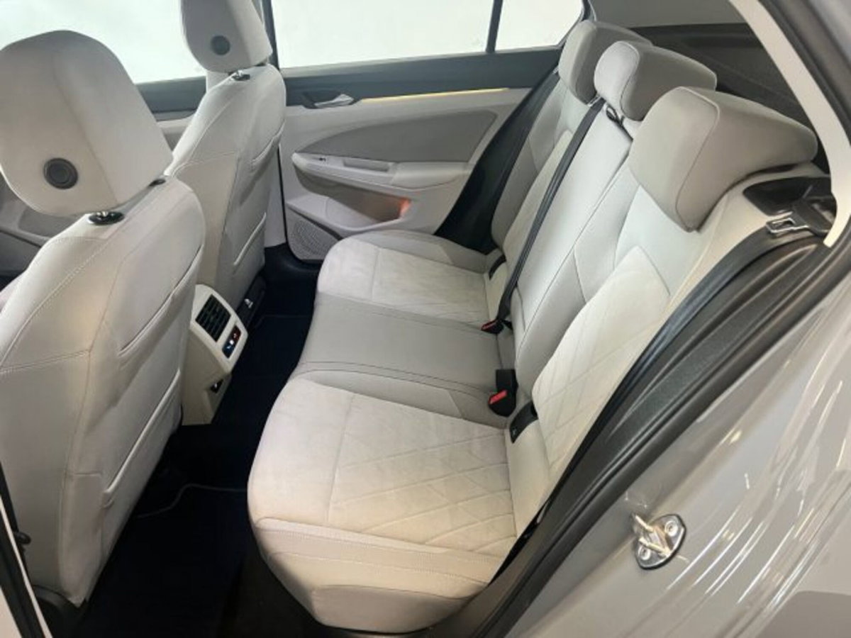 Volkswagen Golf 2.0 TDI 150 CV DSG SCR Style (10)