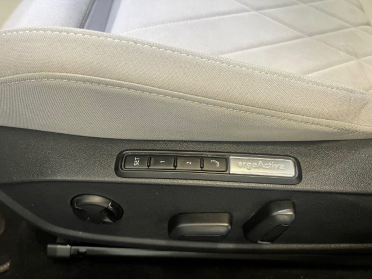 Volkswagen Golf 2.0 TDI 150 CV DSG SCR Style (9)