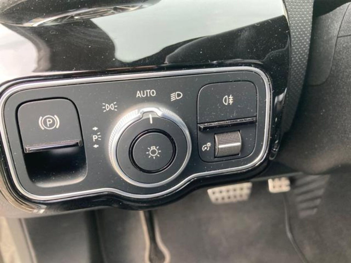 Mercedes-Benz Classe A Sedan 250 e Automatic EQ-Power 4p. Premium (10)