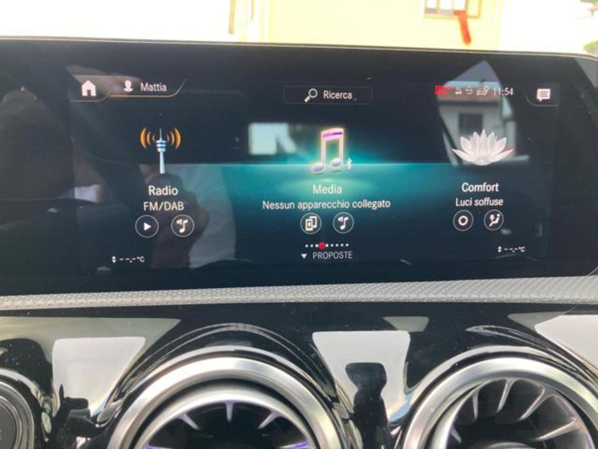 Mercedes-Benz Classe A Sedan 250 e Automatic EQ-Power 4p. Premium (11)
