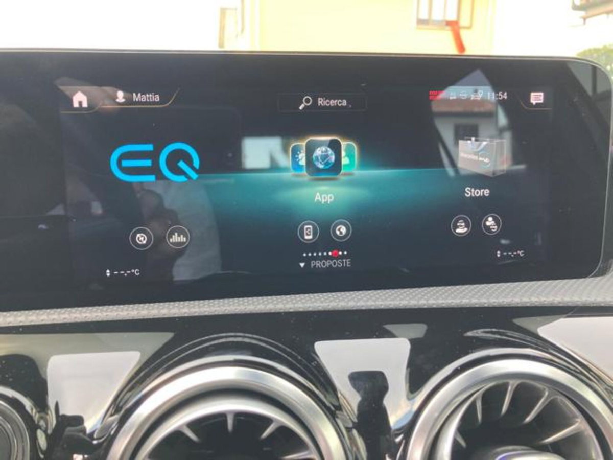 Mercedes-Benz Classe A Sedan 250 e Automatic EQ-Power 4p. Premium (12)