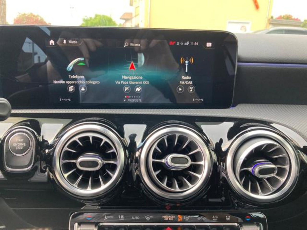 Mercedes-Benz Classe A Sedan 250 e Automatic EQ-Power 4p. Premium (13)