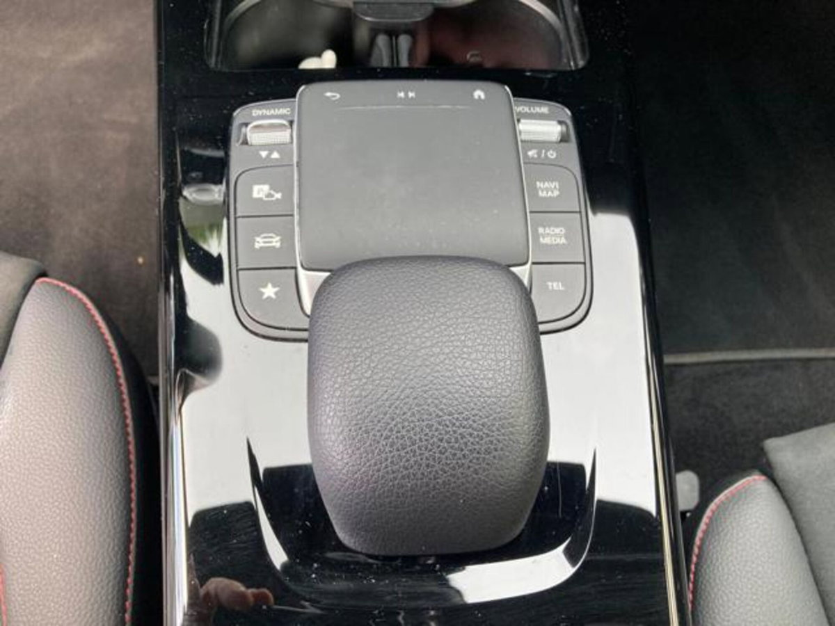 Mercedes-Benz Classe A Sedan 250 e Automatic EQ-Power 4p. Premium (14)