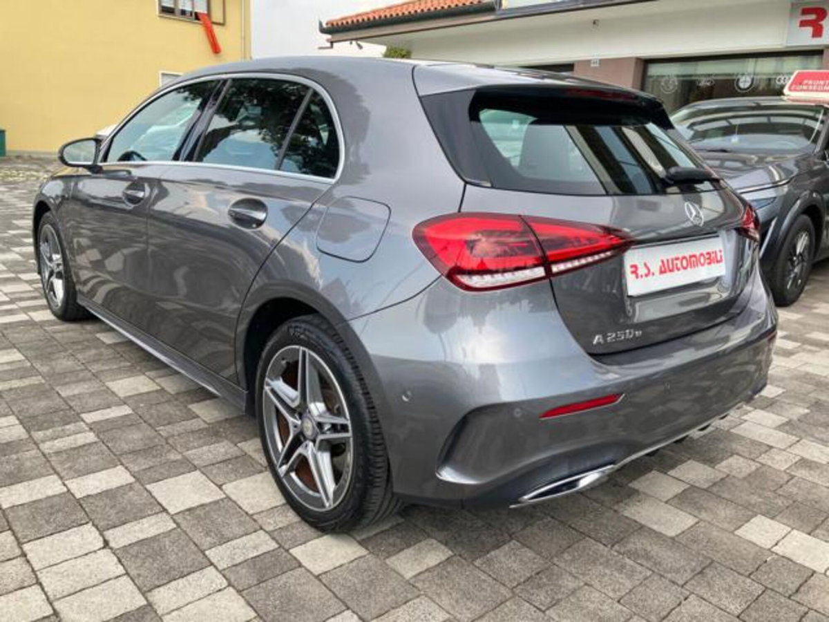 Mercedes-Benz Classe A Sedan 250 e Automatic EQ-Power 4p. Premium (3)